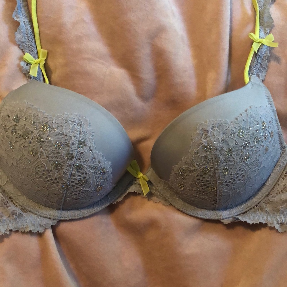 Baby blue multi back Victoria’s Secret bra 32 b